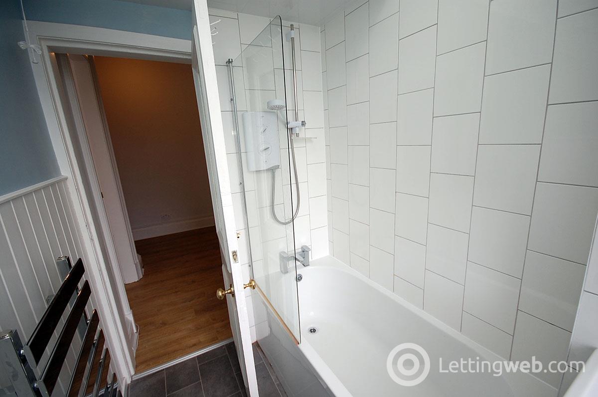 Property to rent in Hillside Street