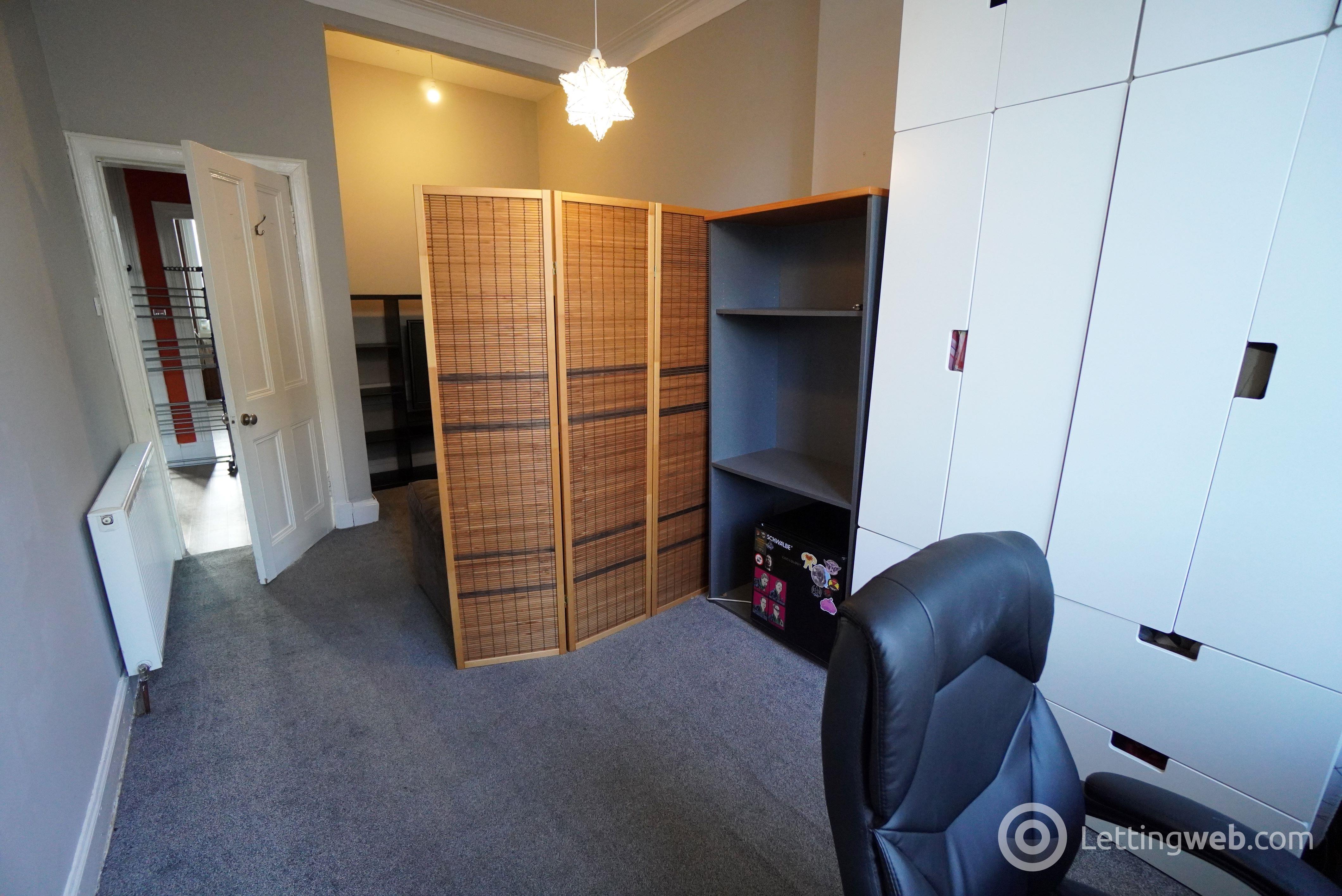 Property to rent in 17 Crossflat Crescent, Paisley, PA1 1PN