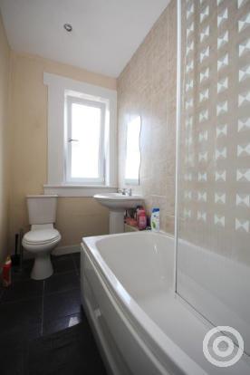 Property to rent in Holehouse Drive G13