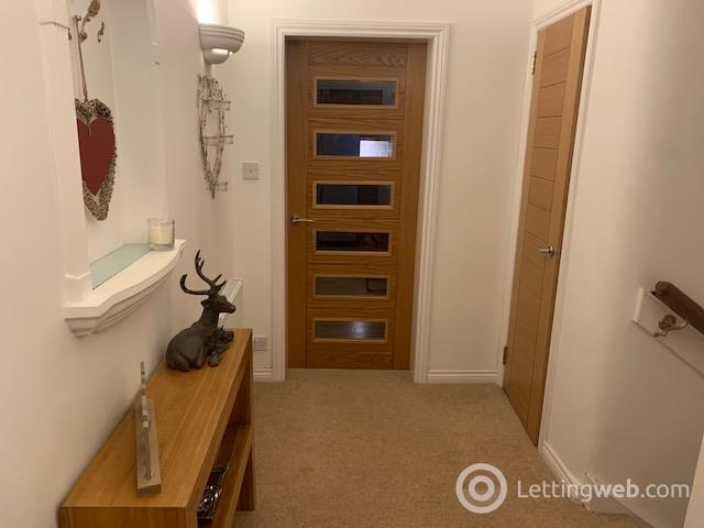 Property to rent in Glasgow Road, BLanefield