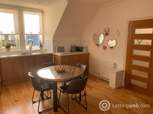 Property to rent in Glasgow Road, BLanefield