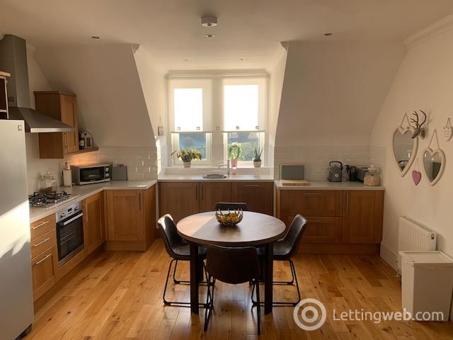 Property to rent in Glasgow Road, BLanefield