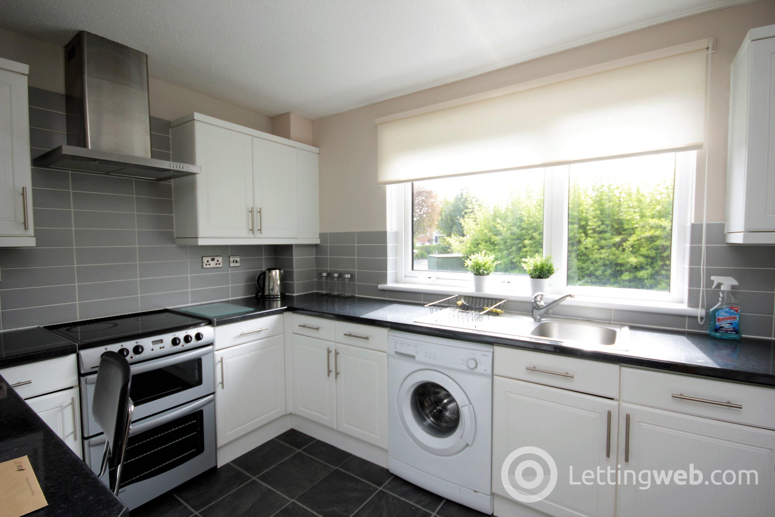 Property to rent in Southgate, Milngavie