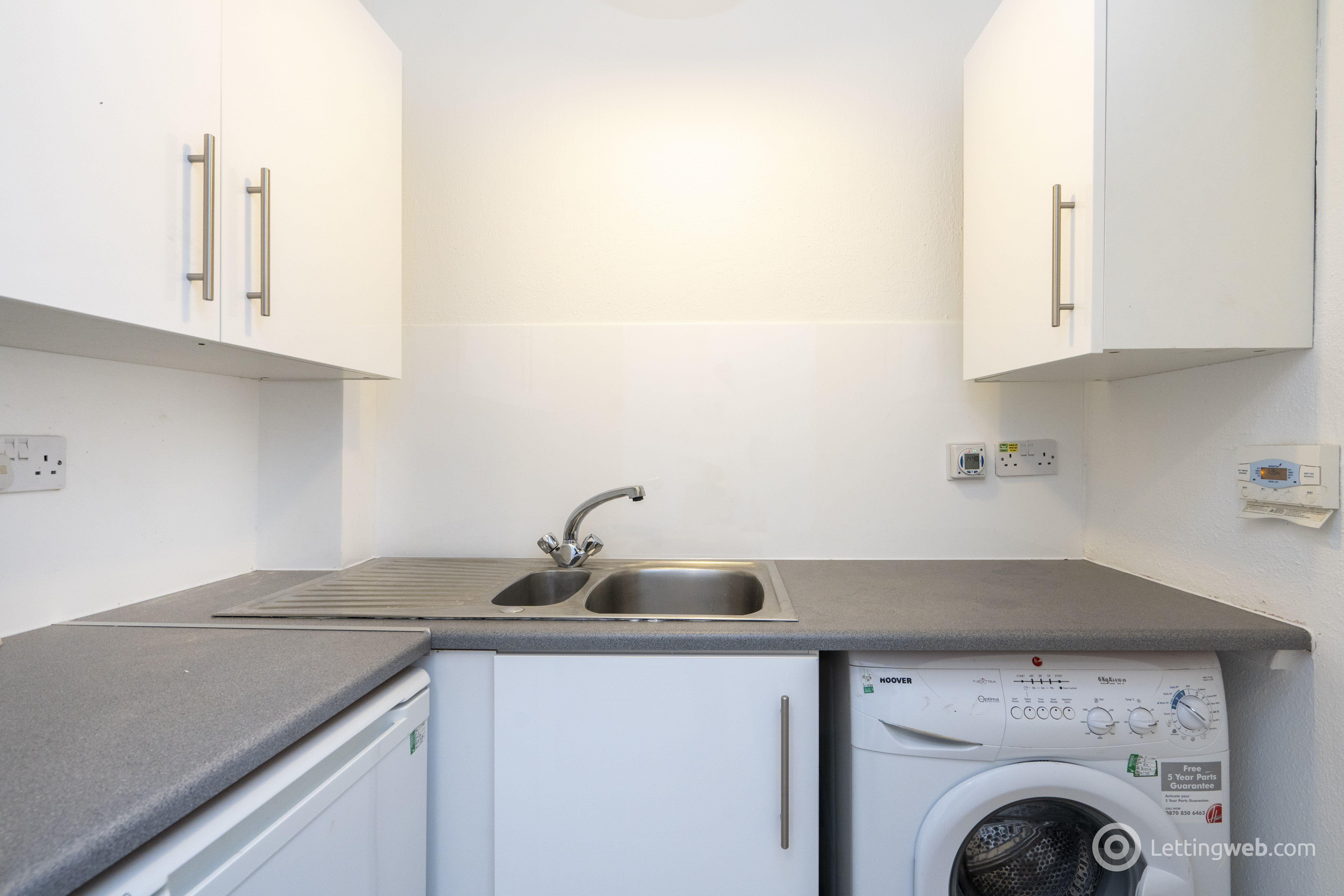 Property to rent in 7 Comely Bank Grove