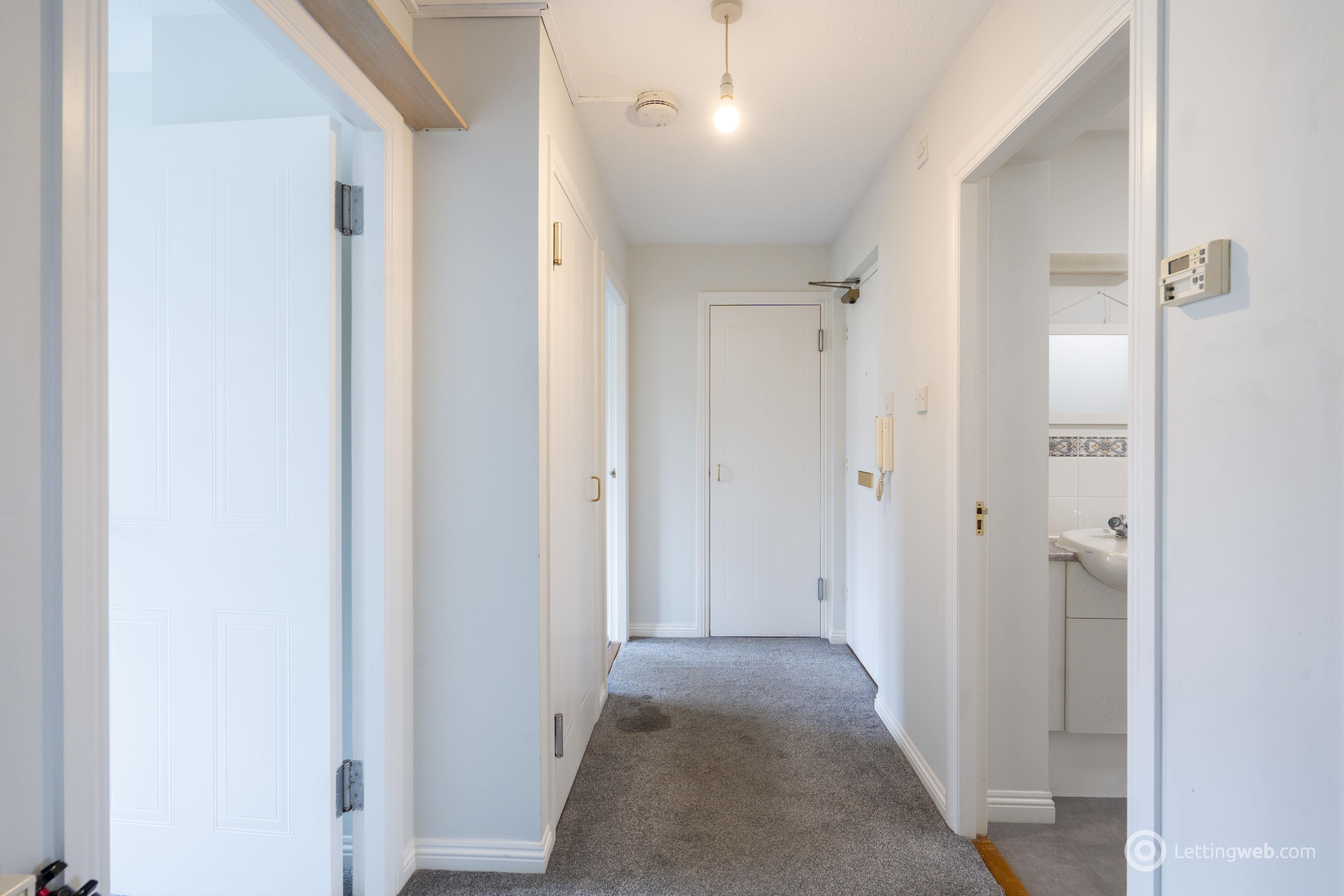 Property to rent in Sinclair Place