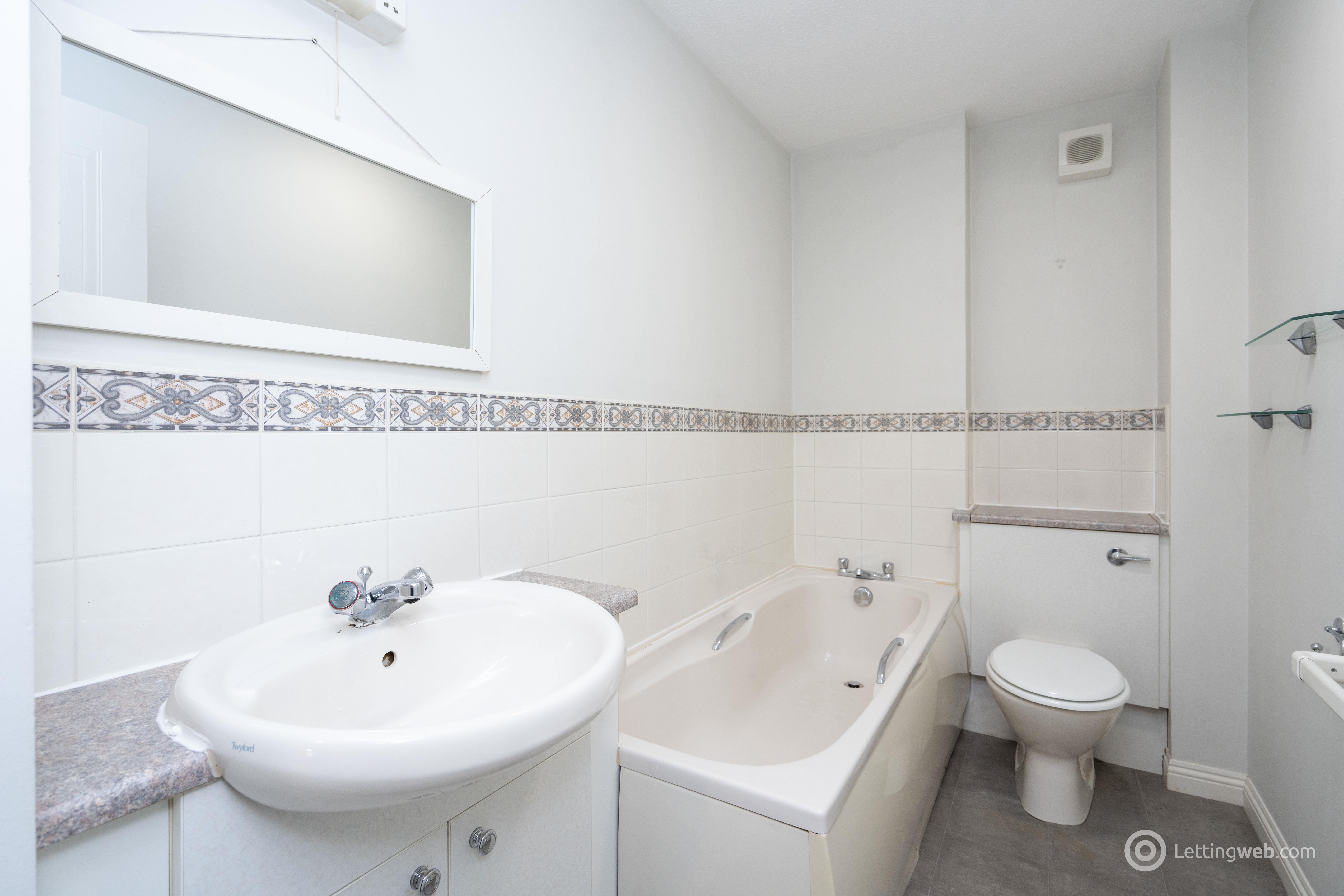 Property to rent in Sinclair Place