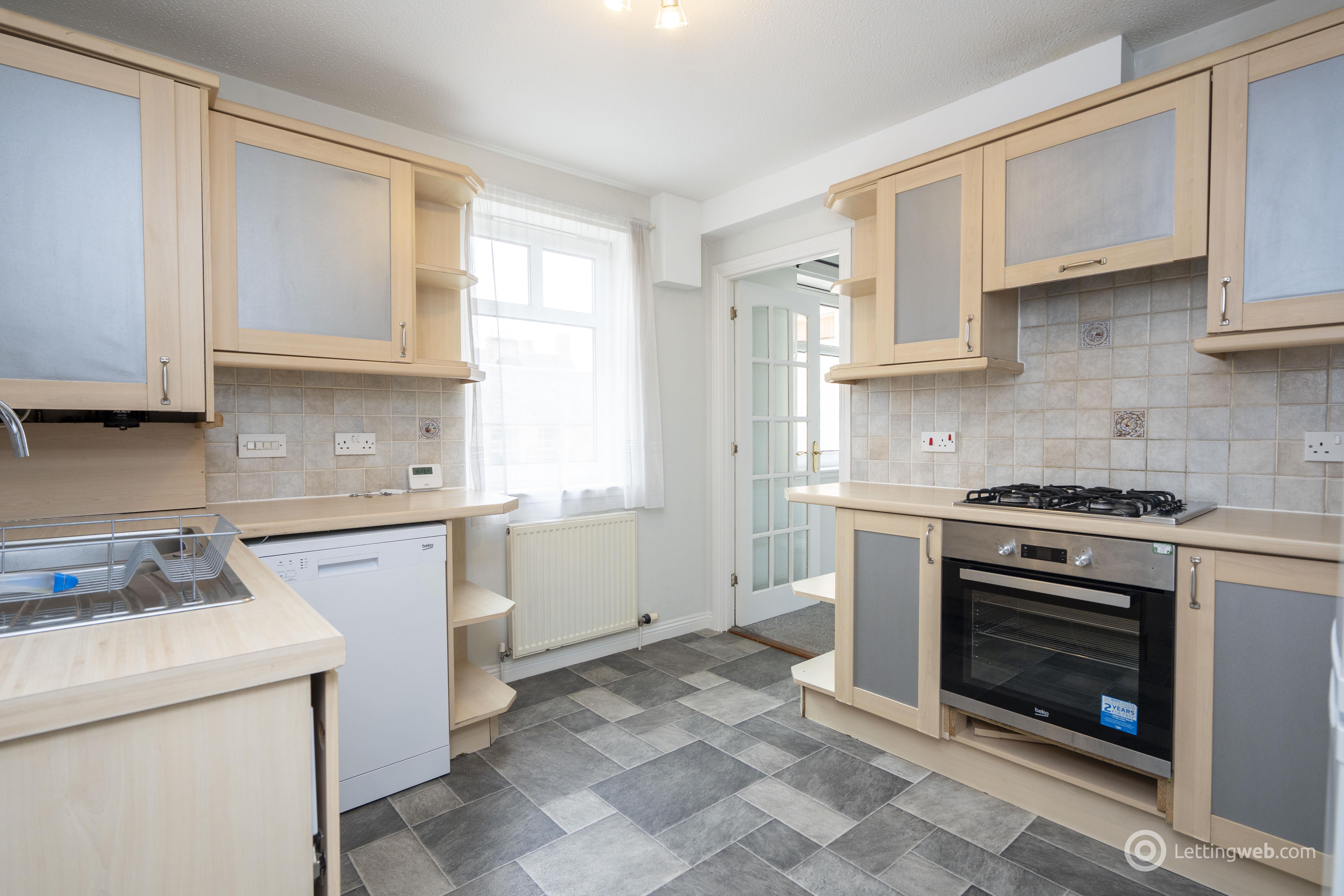 Property to rent in Sinclair Place