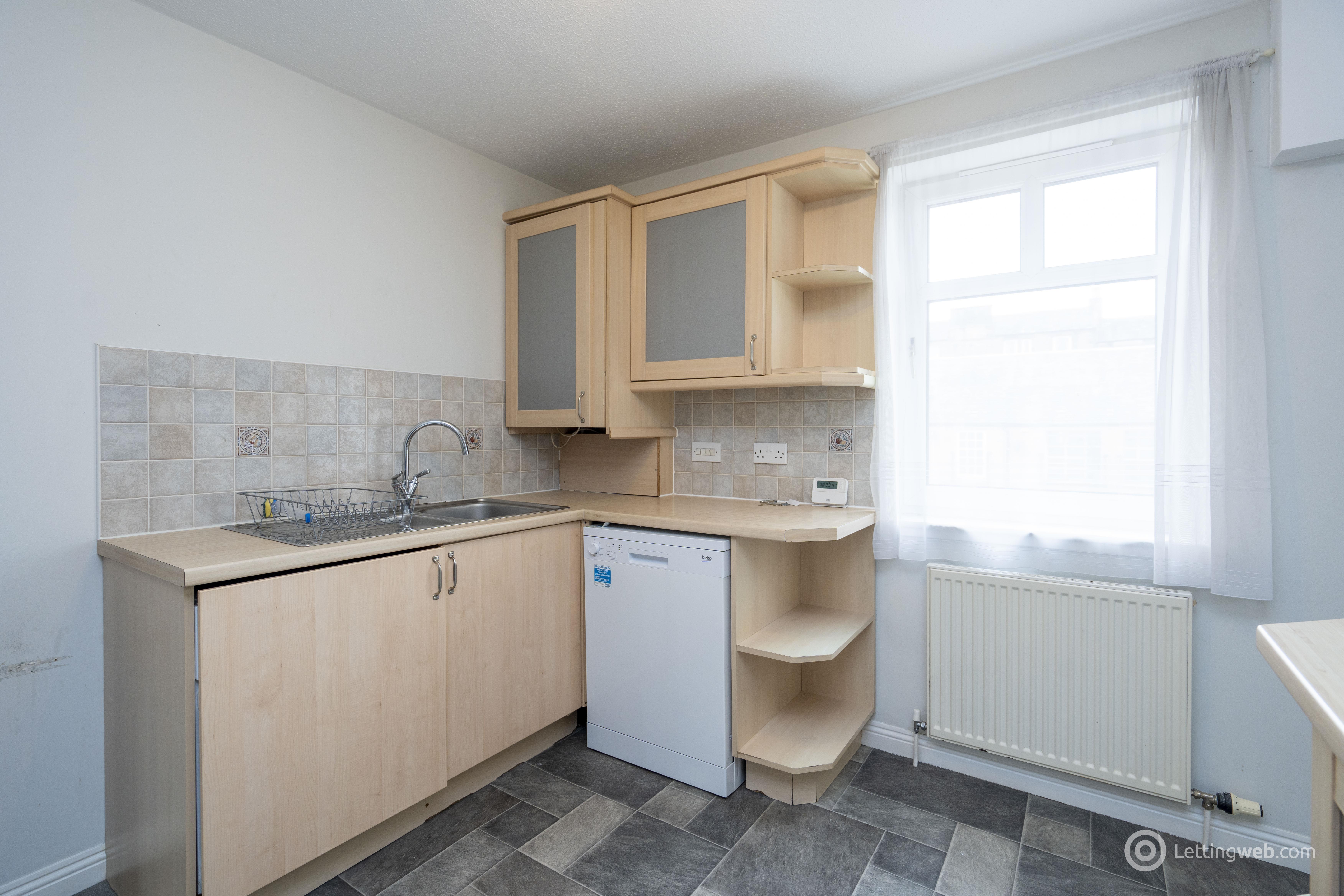 Property to rent in Sinclair Place
