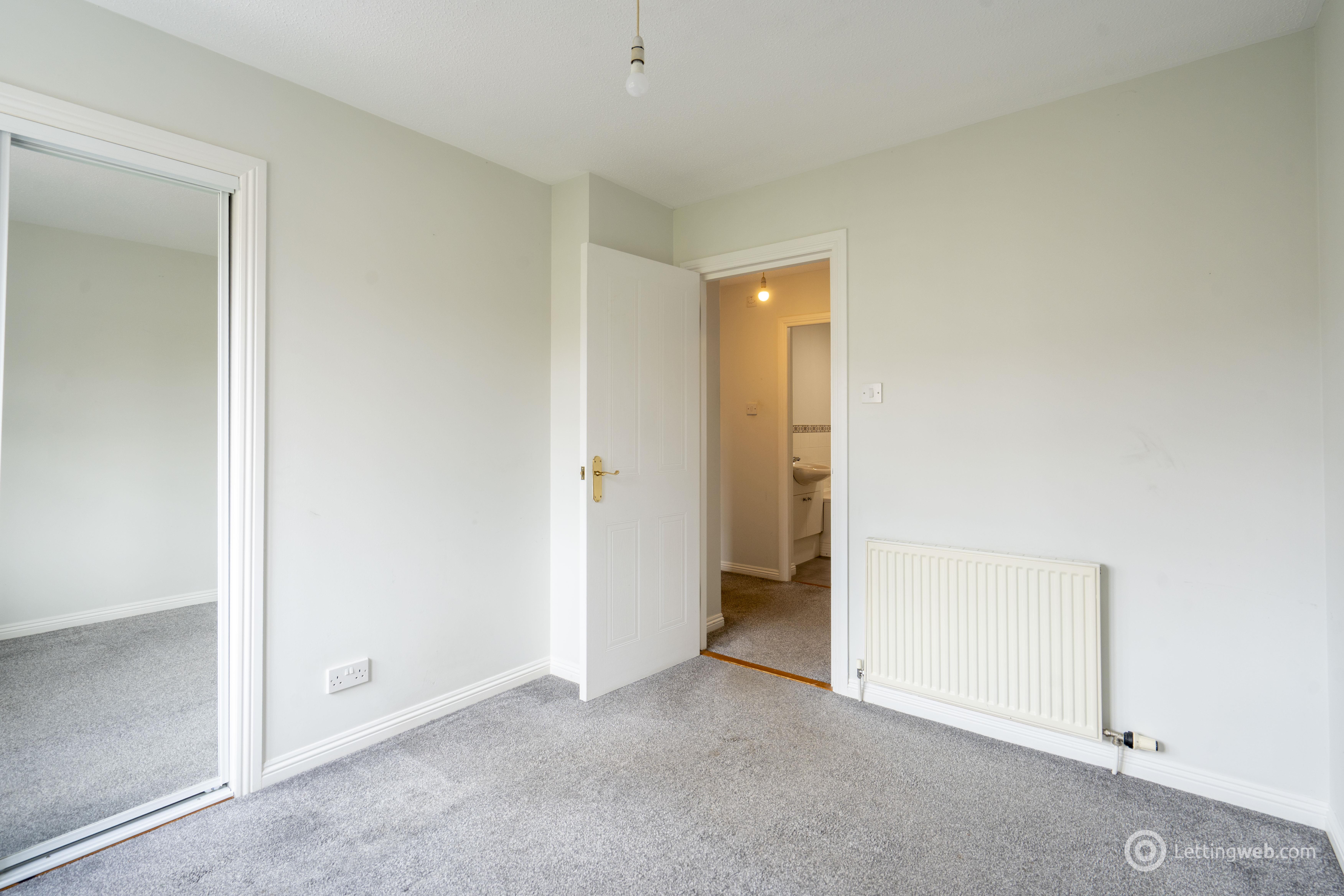 Property to rent in Sinclair Place
