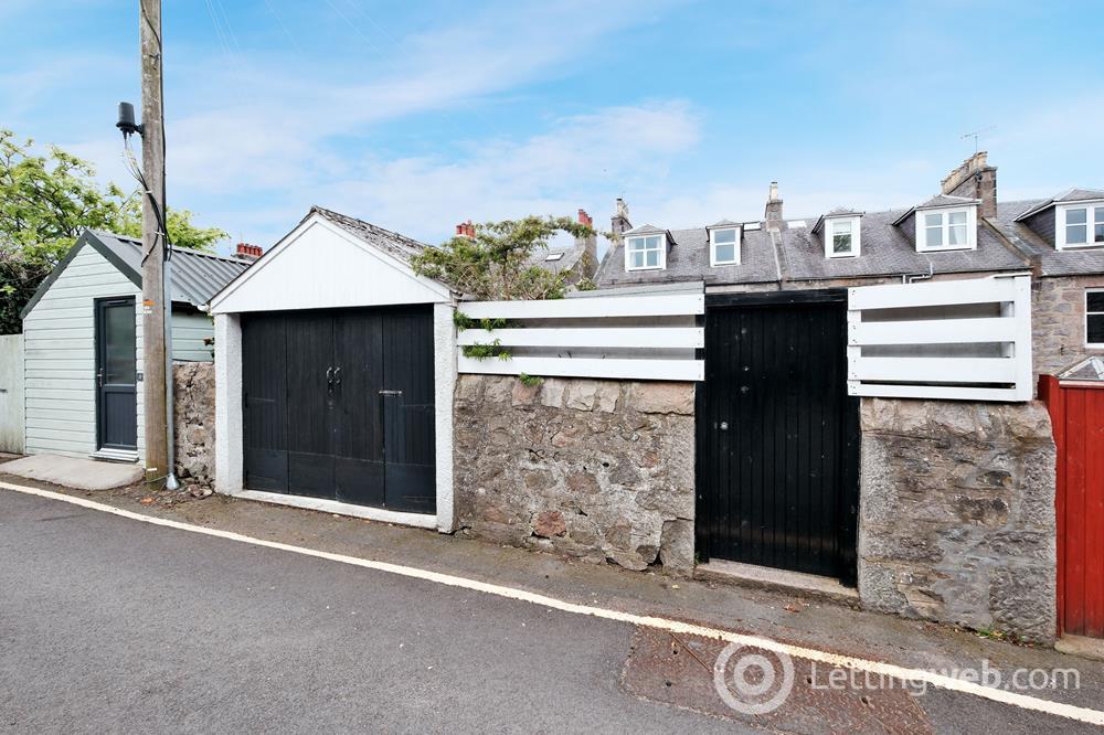 Property to rent in Richmondhill Place, Aberdeen, AB15