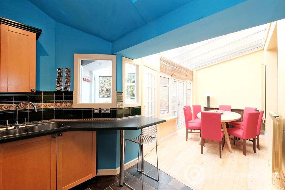 Property to rent in Richmondhill Place, Aberdeen, AB15