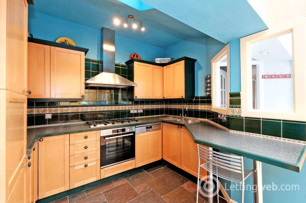 Property to rent in Richmondhill Place, Aberdeen, AB15