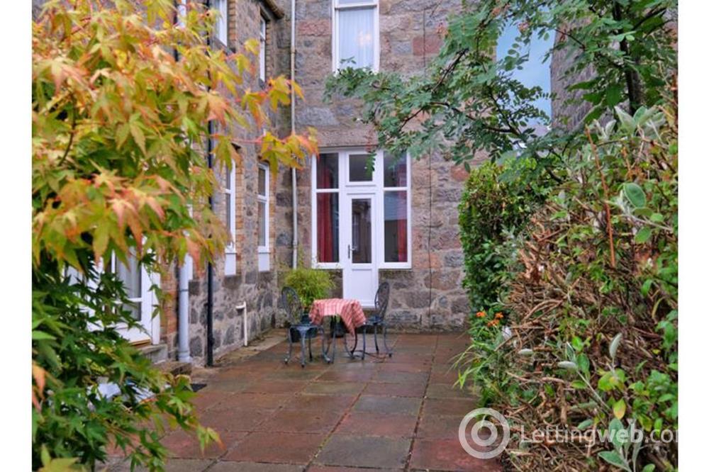 Property to rent in Beaconsfield Place, Aberdeen, AB15