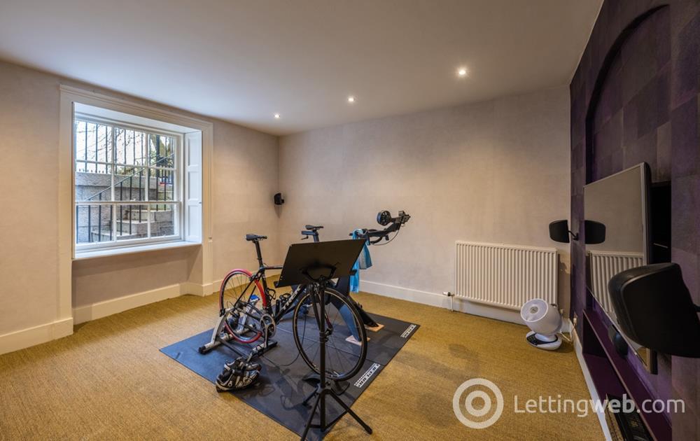 Property to rent in Marine Terrace, Ferryhill, Aberdeen, AB11