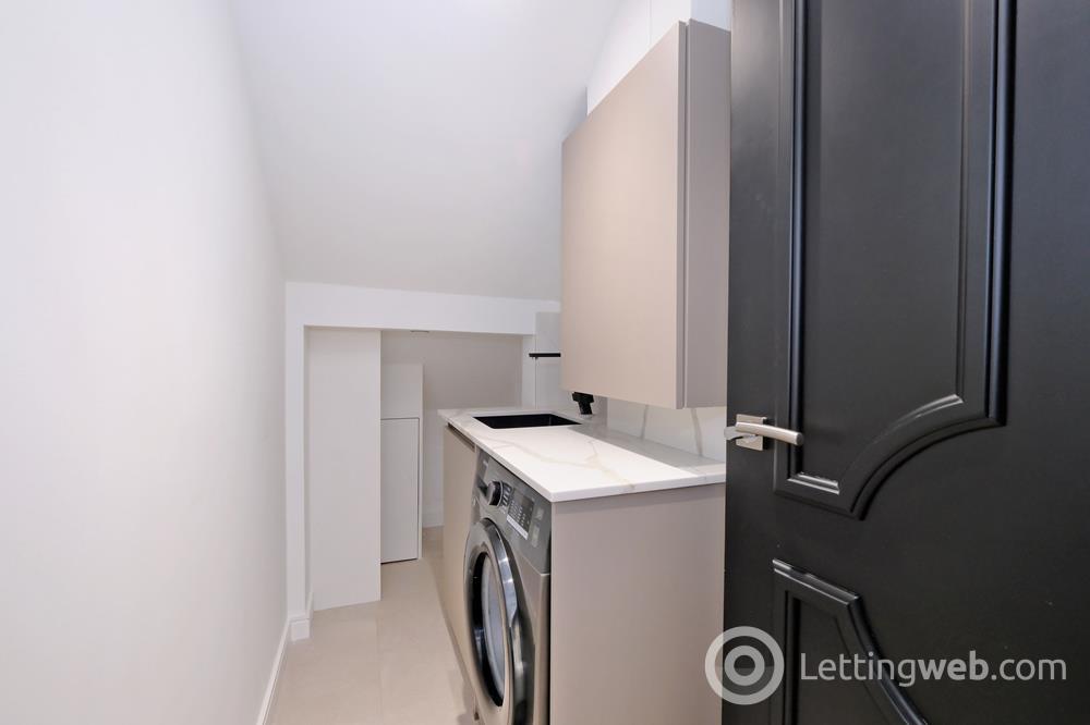 Property to rent in North Silver Street, Top Floor, Aberdeen, AB10