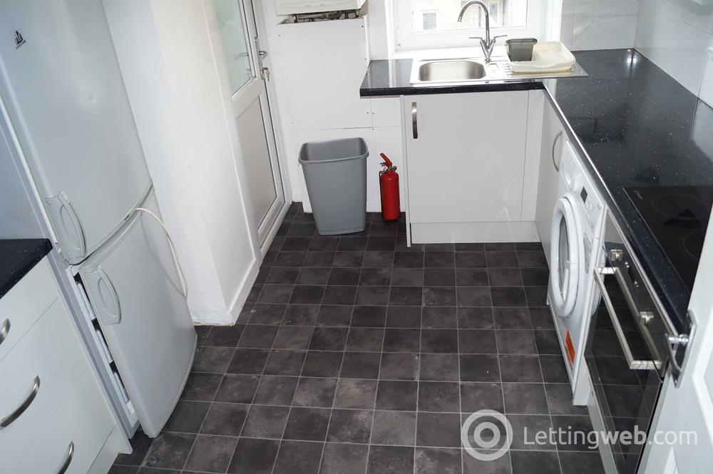 Property to rent in Bedford Avenue, Flat E, Second Floor, AB24