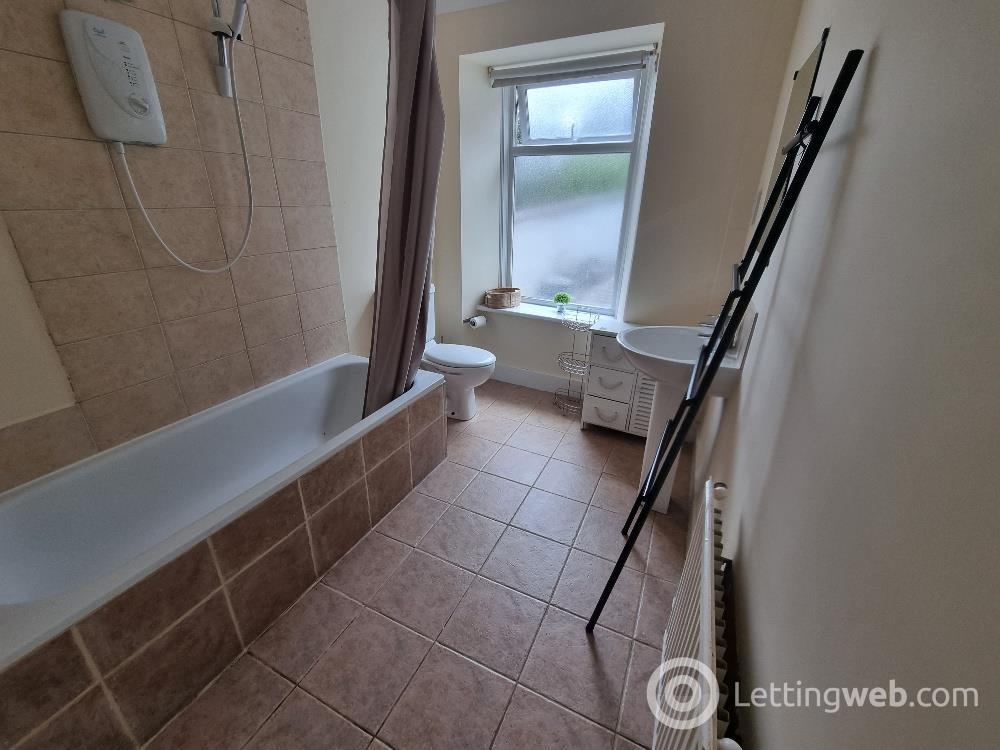Property to rent in Bedford Place, Aberdeen, AB24