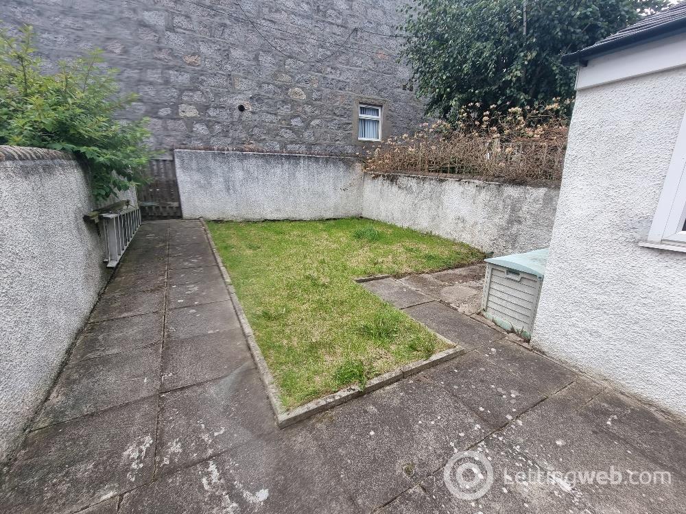 Property to rent in Bedford Place, Aberdeen, AB24
