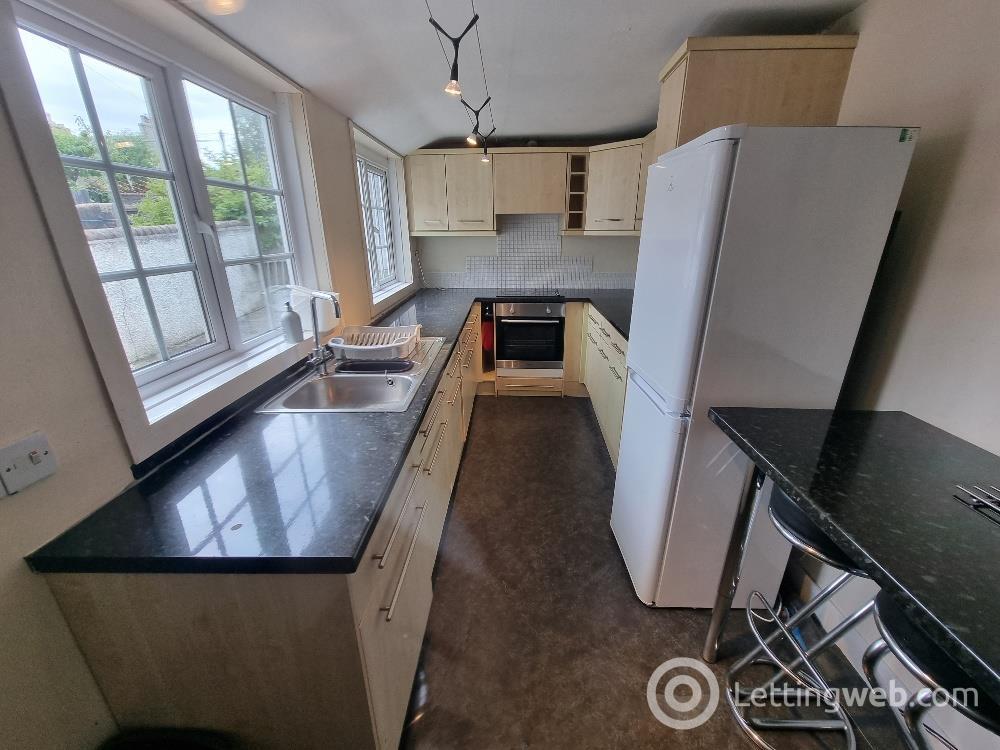 Property to rent in Bedford Place, Aberdeen, AB24
