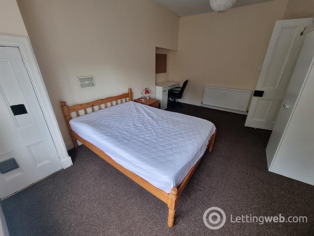 Property to rent in Bedford Place, Aberdeen, AB24
