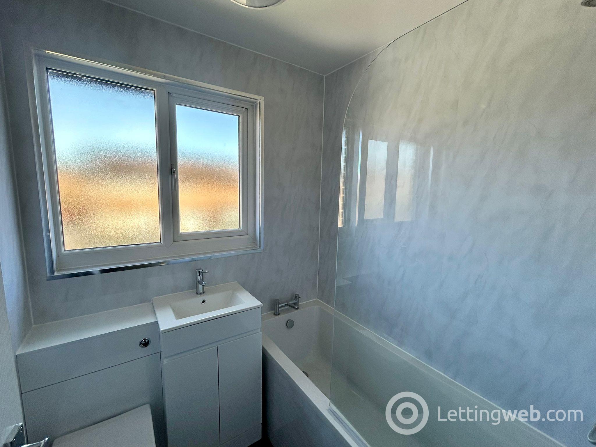 Property to rent in 48 Sherry Avenue, Holytown, Motherwell, ML1 4YB