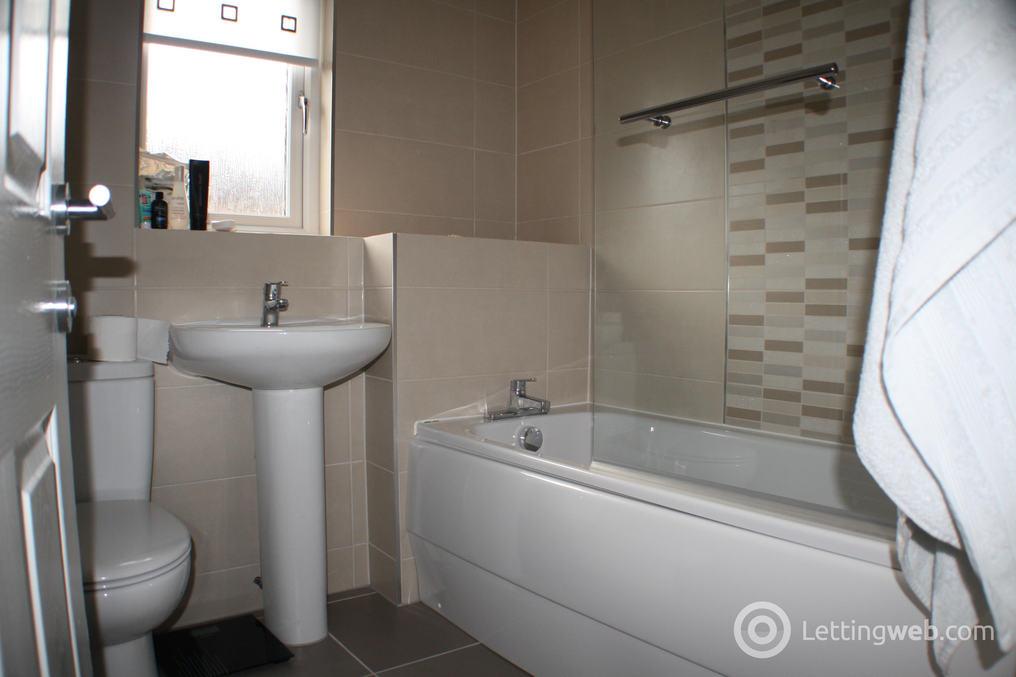 Property to rent in 29 Station Road, Carluke, ML8 5AA