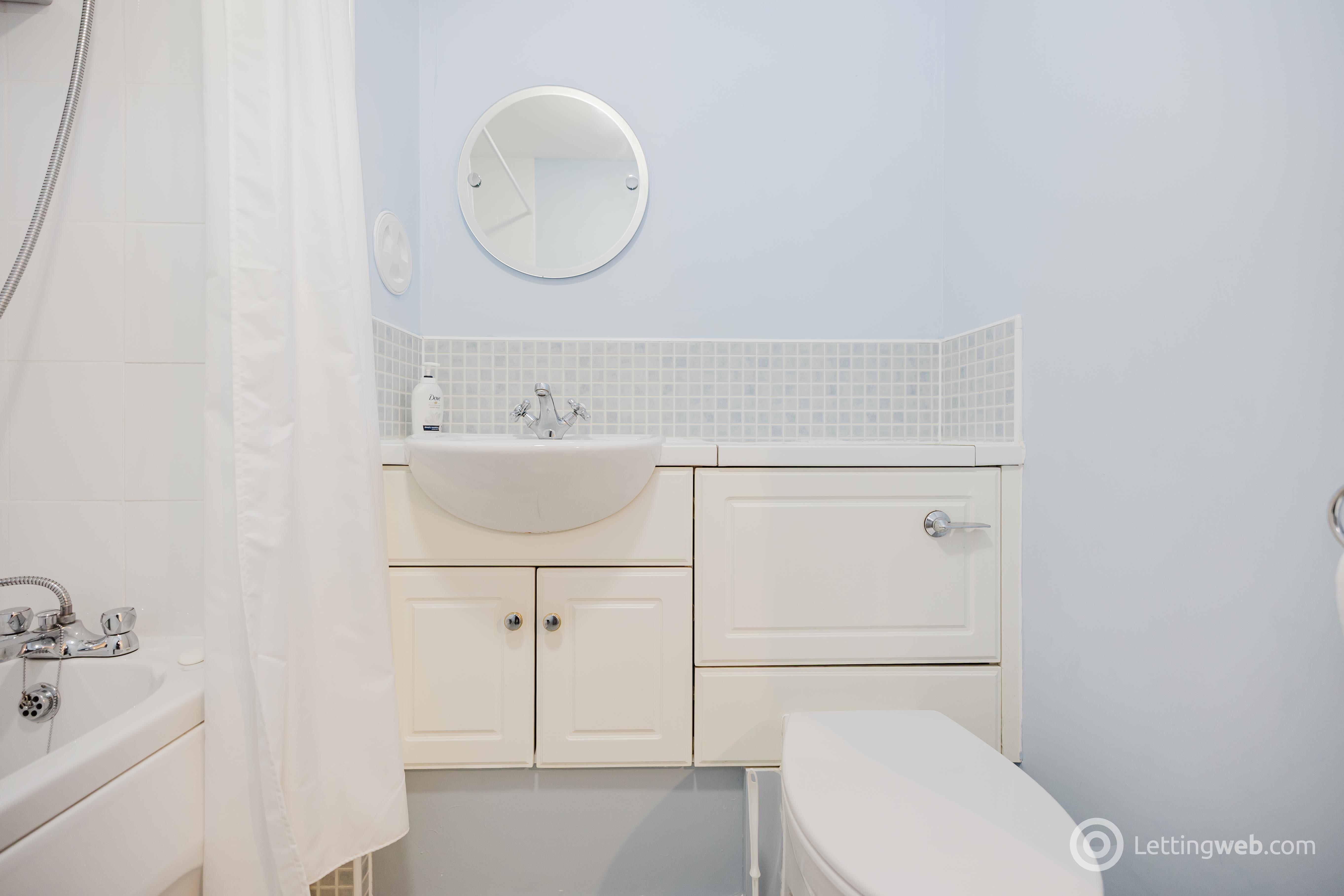 Property to rent in Hopetoun Crescent, Edinburgh, EH7