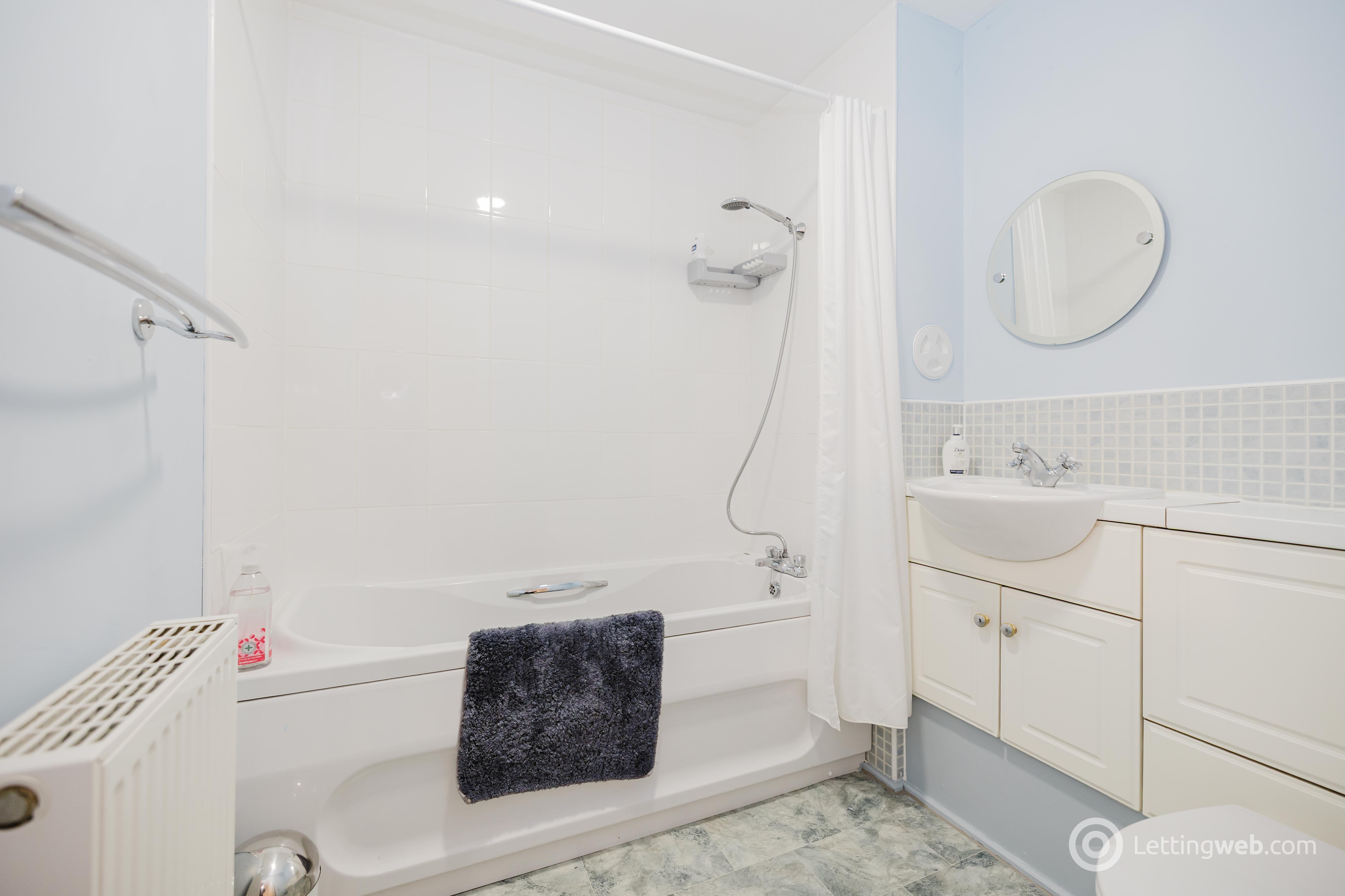 Property to rent in Hopetoun Crescent, Edinburgh, EH7