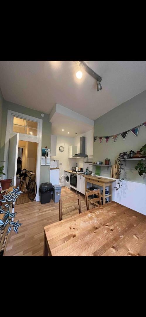 Property image 5 for - 2/2, 96 Roslea Drive, Glasgow, G31 2RR, G31