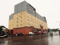 Property to rent in 15 Victoria Road South Side