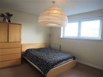 Property to rent in 82 Barrland Street South Side