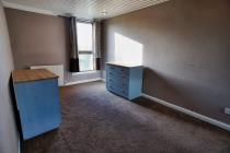 Property to rent in 76 Kennishead Avenue