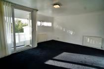 Property to rent in 76 Kennishead Avenue