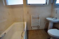 Property to rent in 76 Kennishead Avenue