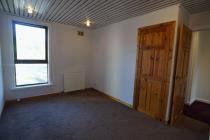 Property to rent in 76 Kennishead Avenue