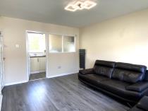 Property to rent in 5 Maxwell Grove