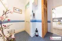Property to rent in 5 1/L Urquhart Street