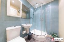 Property to rent in 5 1/L Urquhart Street