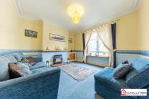 Property to rent in 5 1/L Urquhart Street