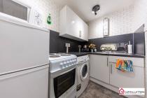 Property to rent in 5 1/L Urquhart Street