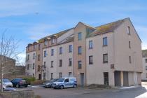 Property to rent in 11K Back Hilton