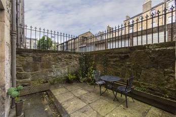 Property to rent in Cumberland Street Lane North East, Edinburgh, EH3