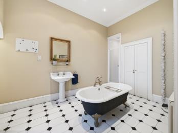 Property to rent in Albany Street, Edinburgh, EH1