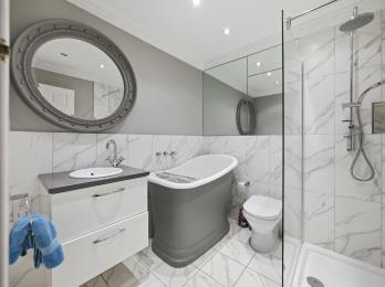 Property to rent in Albany Street, Edinburgh, EH1