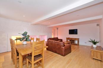 Property to rent in 3a Golden Square, Aberdeen, AB10 1RD