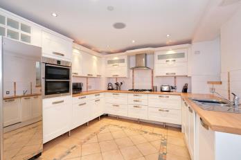 Property to rent in 3a Golden Square, Aberdeen, AB10 1RD