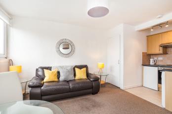 Property to rent in 73f Charlotte Street, Aberdeen, AB25 1LY