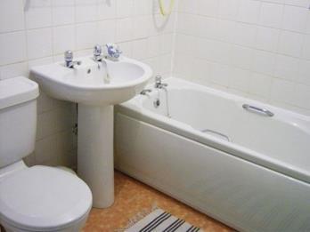 Property to rent in Commercial Street, Kirkcaldy