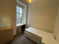 Property to rent in 13 2f2 Bank Street