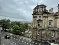 Property to rent in 13 2f2 Bank Street